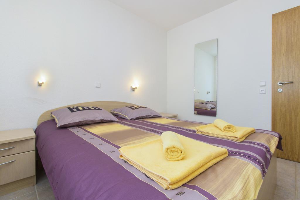 Apartments Zoran Pirovac Exterior photo