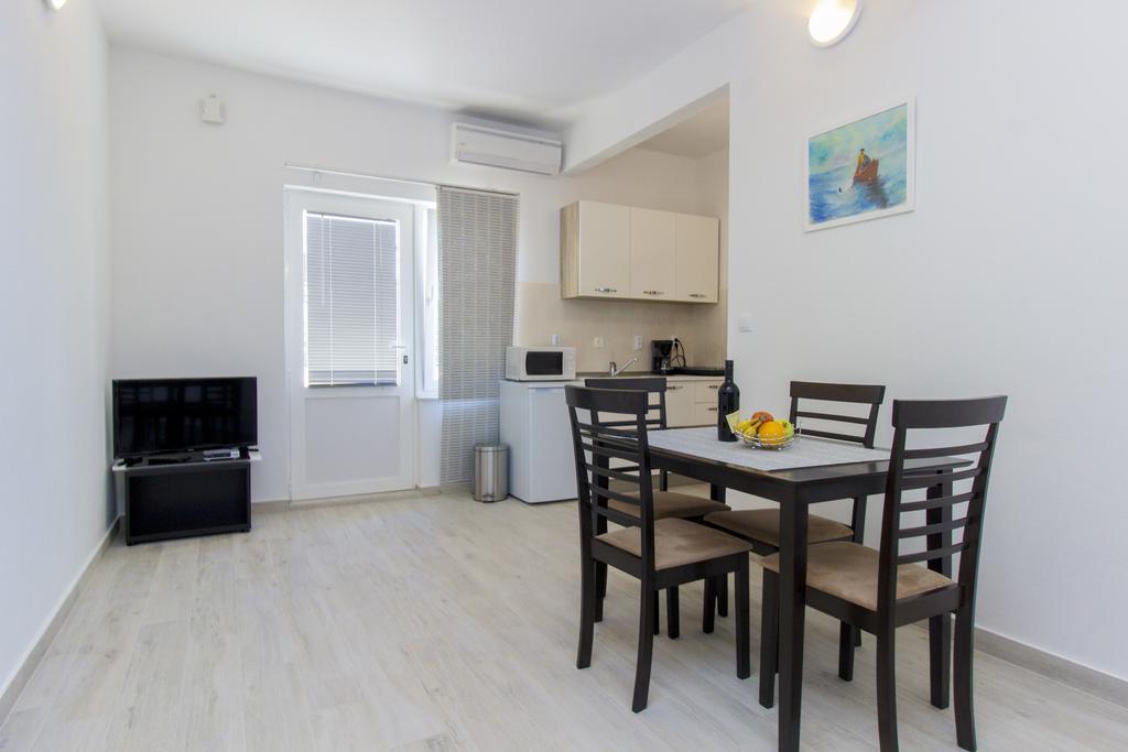 Apartments Zoran Pirovac Exterior photo