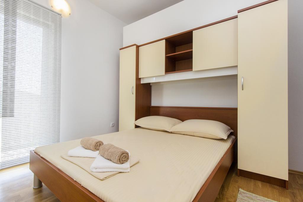 Apartments Zoran Pirovac Exterior photo