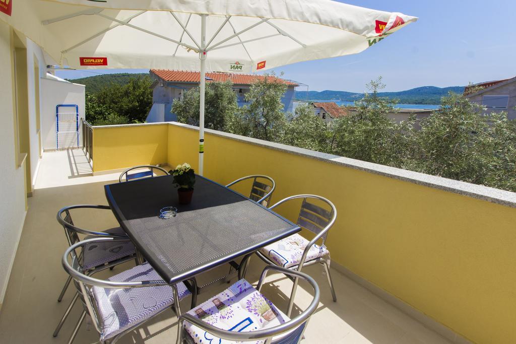 Apartments Zoran Pirovac Exterior photo