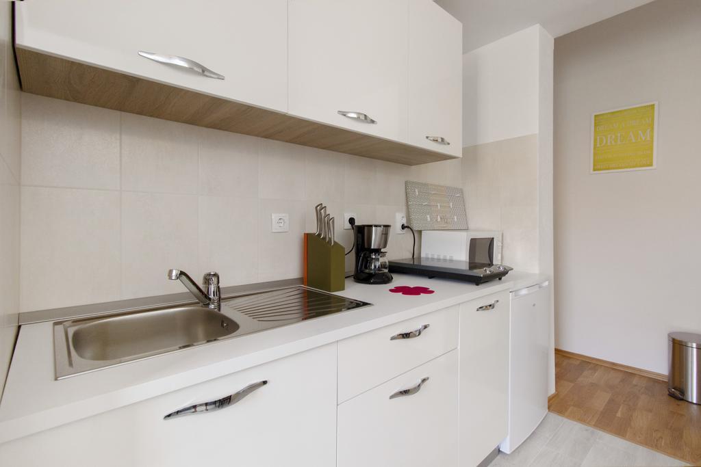 Apartments Zoran Pirovac Exterior photo