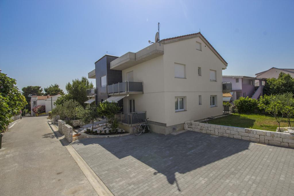 Apartments Zoran Pirovac Exterior photo